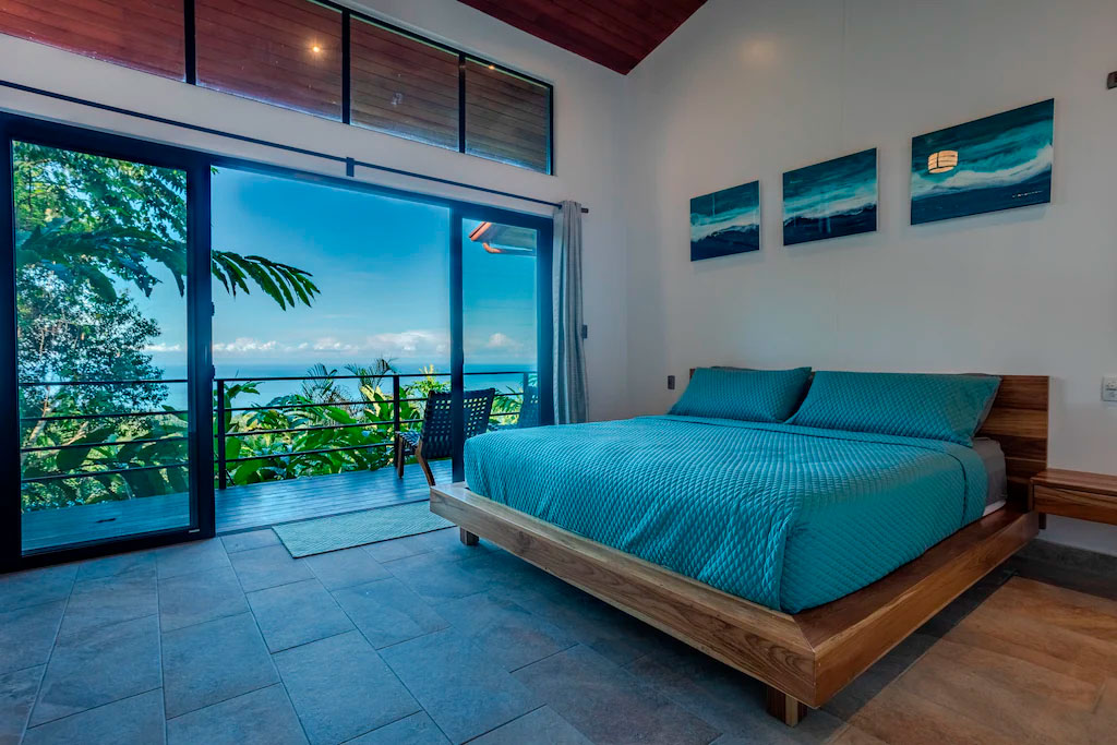 A double room with views of the ocean in Nido Marina Casita, a property in Dominical, Costa Rica
